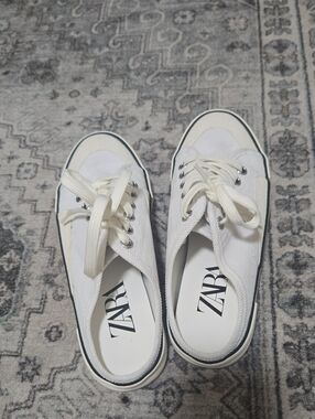 ZARA Cream and White Low-Top Canvas Sneakers
